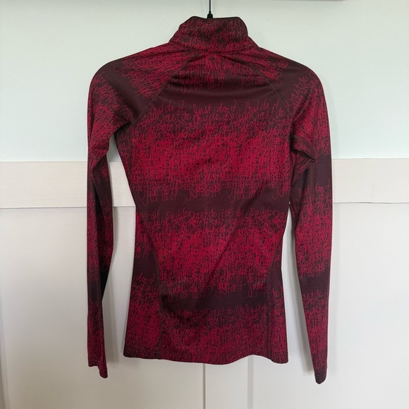 Nike Therma-Fit Pullover Women’s Size XS Quarter Zip Just Do It Print Red Black - Picture 2 of 8